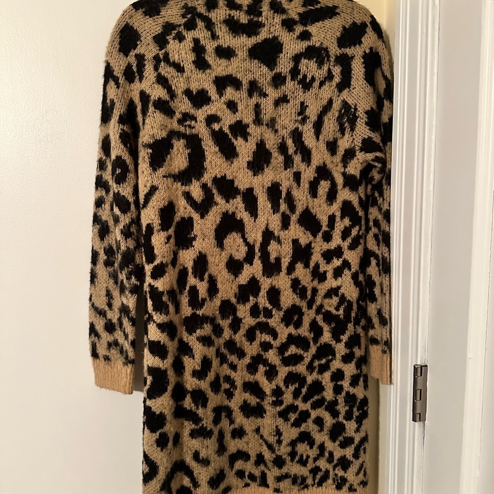 Beautiful Leopards print Cardigan - Picture 2 of 3